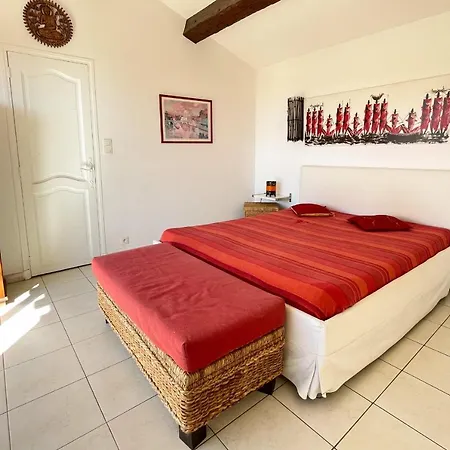 10 People With Private Pool 250m From The Sea
