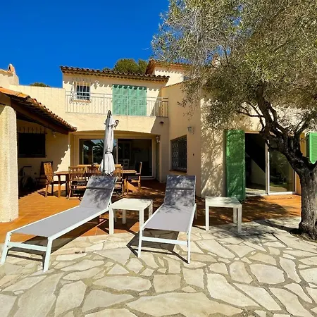10 People With Private Pool 250m From The Sea
